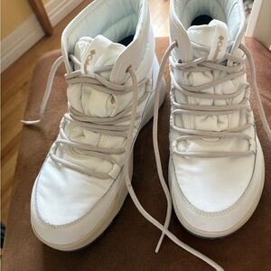 Columbia White Womens Waterproof Boots with Omni-Heat